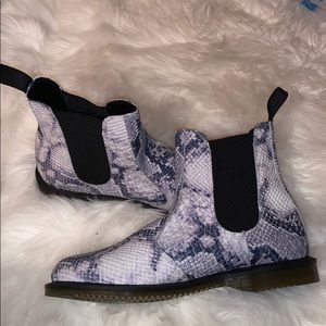 Dr. Martens Flora Boot